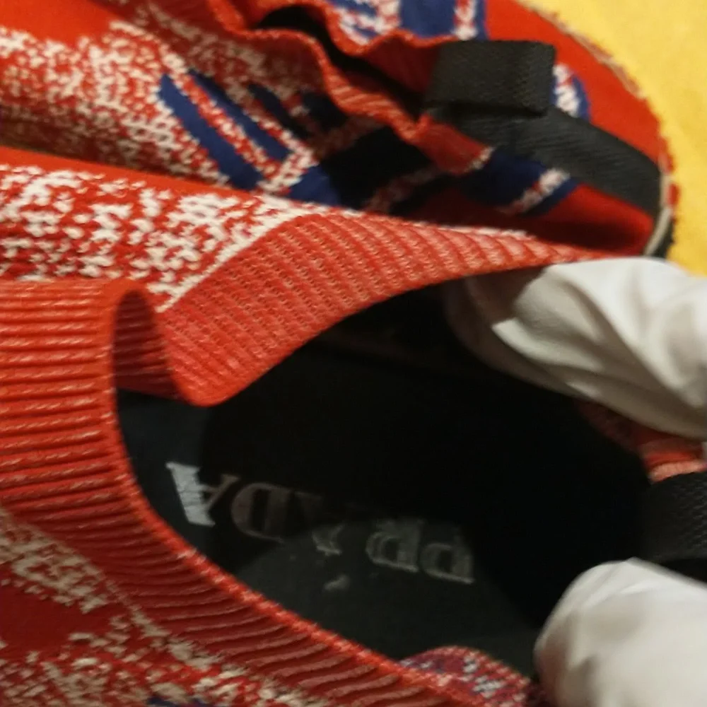 PRADA - Picture 5 of 9